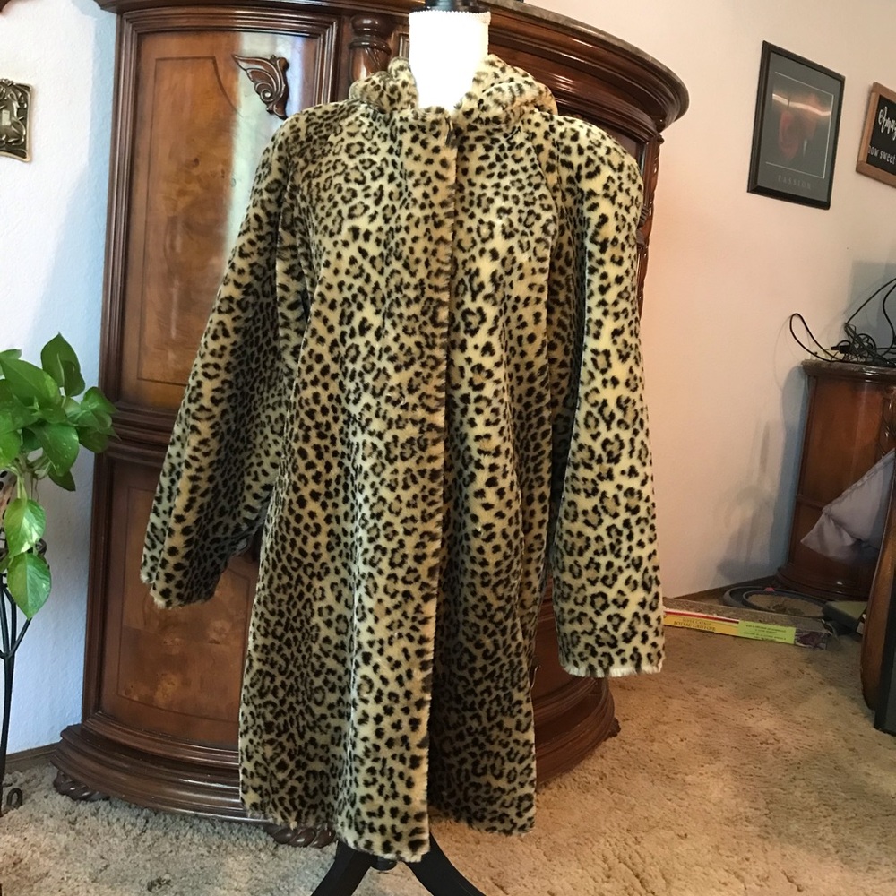 Dennie Basso Faux Fur Coat Leopard Print.Extra Shipping Chg included In Price. - Picture 4 of 15